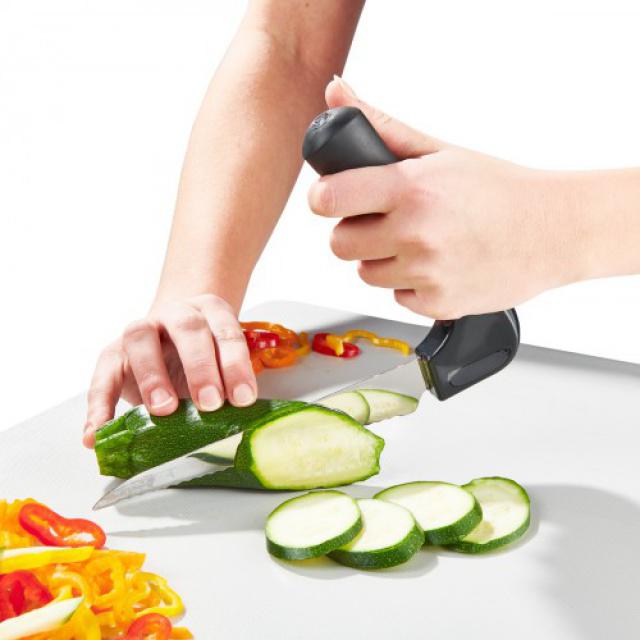 Fotografie Ergonomický nůž na zeleninu 23 cm Vitility nevyžadující sílu