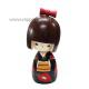 Japonsk� panenka Kokeshi Hanatsubaki - Kv�t kam�lie, 13,5 cm