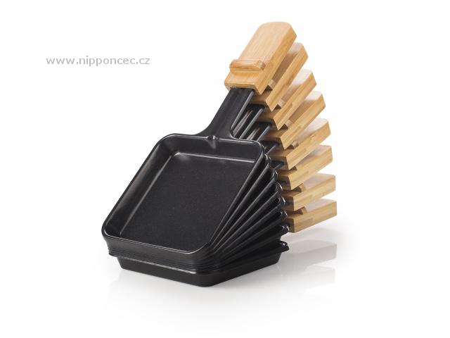 Součástí 8 raclette pánviček. Součástí 8 raclette pánviček.